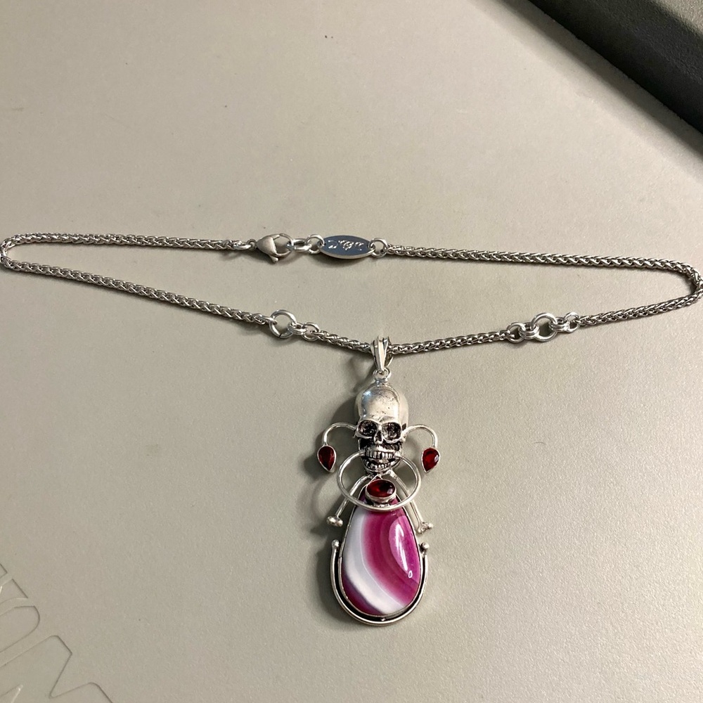 Genuine white & fuchsia pink agate & garnet gemstones skull boho goth necklace - Picture 10 of 11